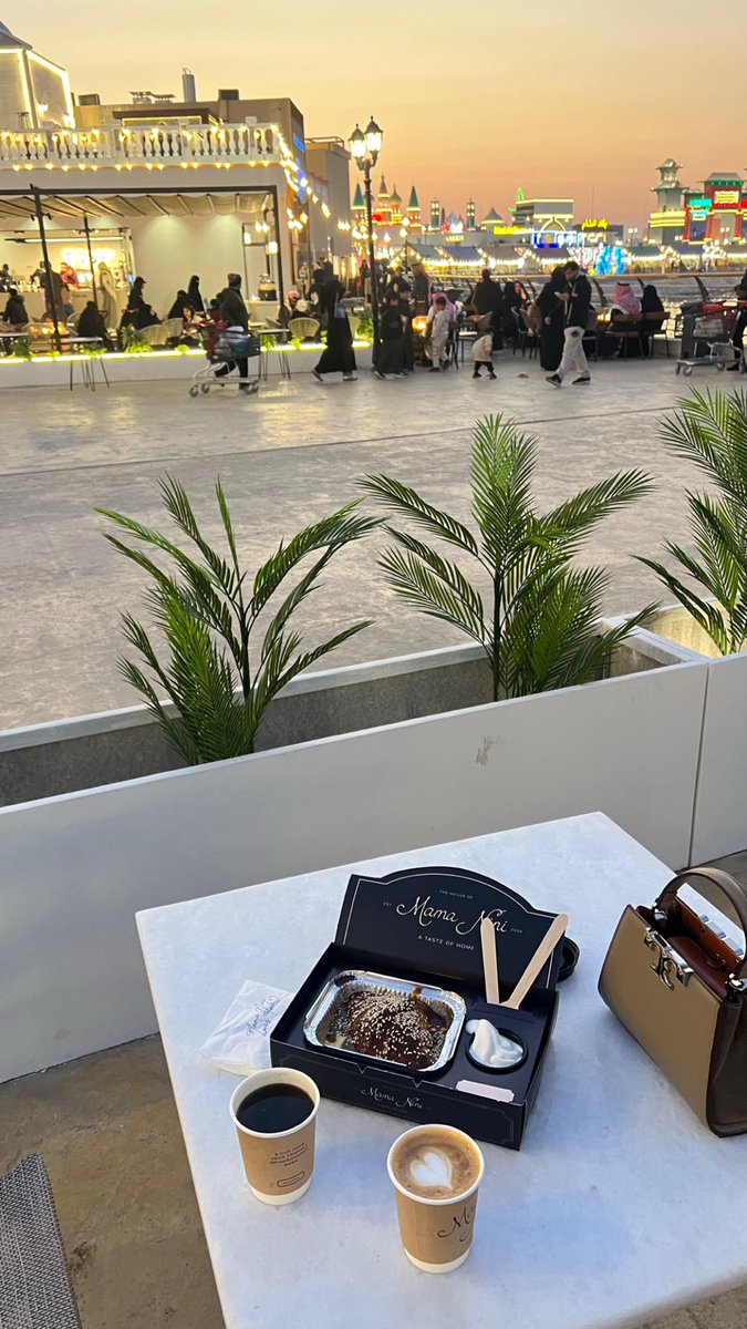 Tt_m92's tweet photo. "لو تعزم عيوني على كوب قهوة
كنك مسيّدني بعرش الهوى سيّد"❣️

#اقتباسات_سنابيه https://t.co/vLvydZBeBU