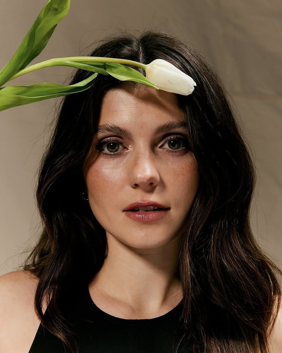 FilmUpdates's tweet image. Emily Bader to star as legendary soccer star Mia Hamm in Nicole Kassell’s ‘THE 99’ERS.’

The film follows the U.S. Women’s National Soccer Team in 1999, as they defy the odds to emerge victorious in a dramatic penalty kick shootout against China in the World Cup final.