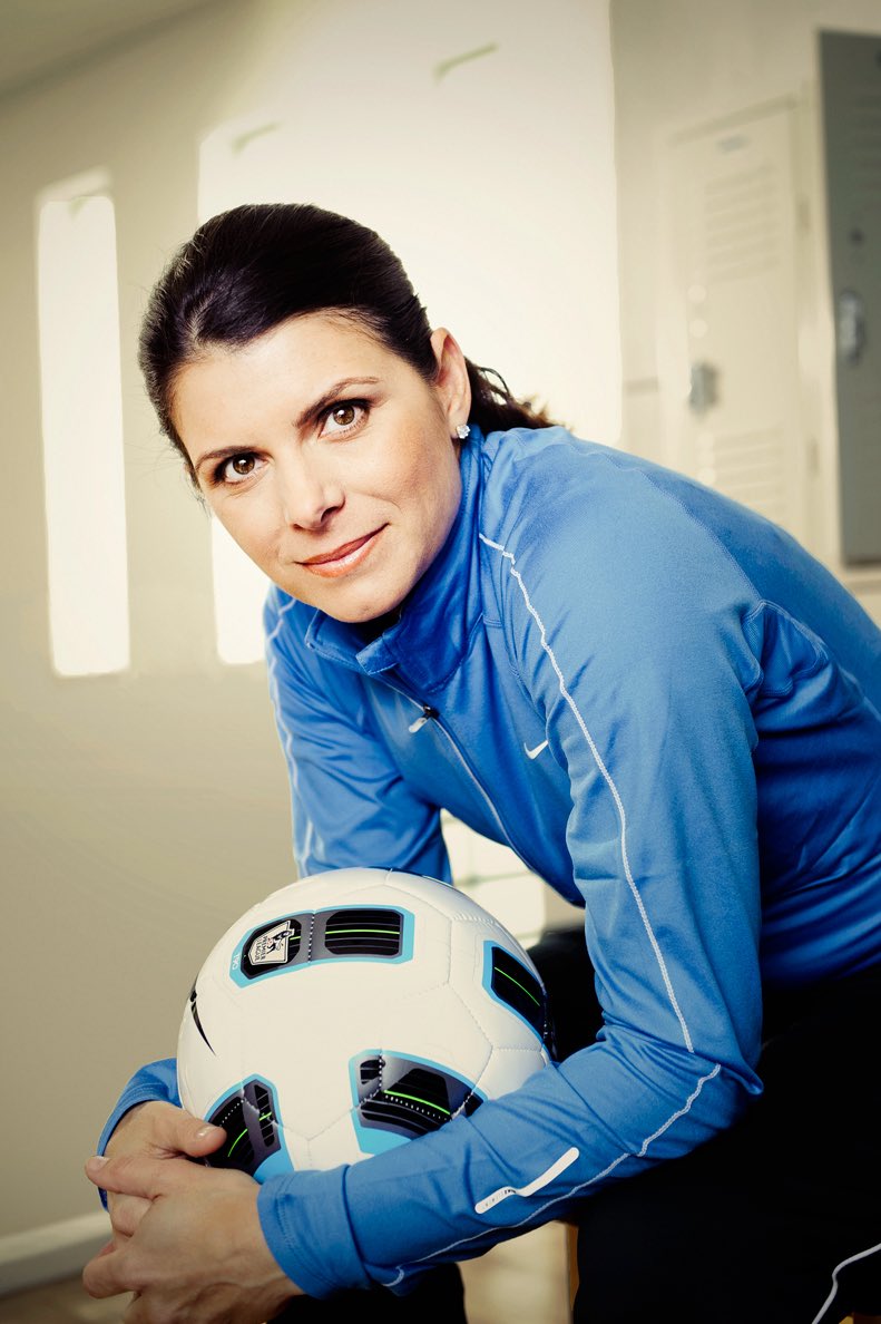 FilmUpdates's tweet image. Emily Bader to star as legendary soccer star Mia Hamm in Nicole Kassell’s ‘THE 99’ERS.’

The film follows the U.S. Women’s National Soccer Team in 1999, as they defy the odds to emerge victorious in a dramatic penalty kick shootout against China in the World Cup final.