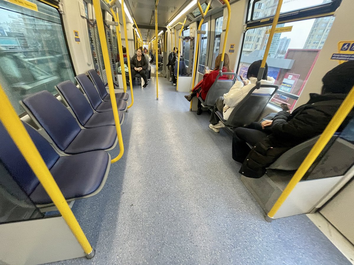 新しいタイプのスカイトレイン、このレイアウトがまだ慣れない😅