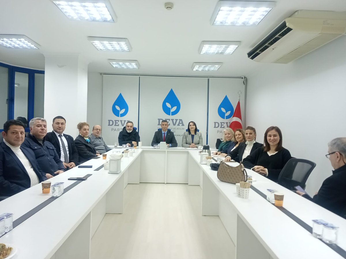 Bu akşam Kadın Çalışmalarından Sorumlu Genel Başkan Yrd. <a href="/zeynep_sudan/">Zeynep Sudan</a>, GMYK Üyesi, HİB Yrd. <a href="/orhanbozkurtt/">Orhan Bozkurt</a>, KÇB Yrd. <a href="/GamzeeDurmazzz/">Gamze Durmaz</a>, Sema Karavar, HİB Yrd. <a href="/GokmenTurkkani/">Gökmen TÜRKKANI</a>'nın katılımlarıyla haftalık olağan yönetim kurulu toplantımızı gerçekleştirdik. <a href="/KadirAbbasioglu/">Kadir Abbasioğlu</a>