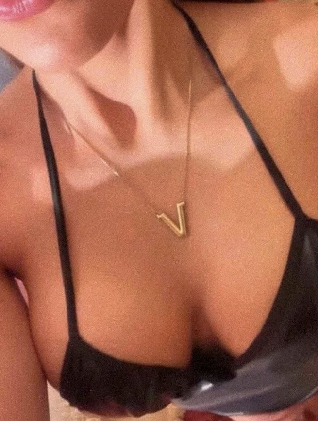 MaduraConClase's tweet photo. Las quiero más grandes para que pueda darle de comer a todos mis amantes. Comenta si quieres que mami Vero te amamante. https://t.co/5flu2xZwBh