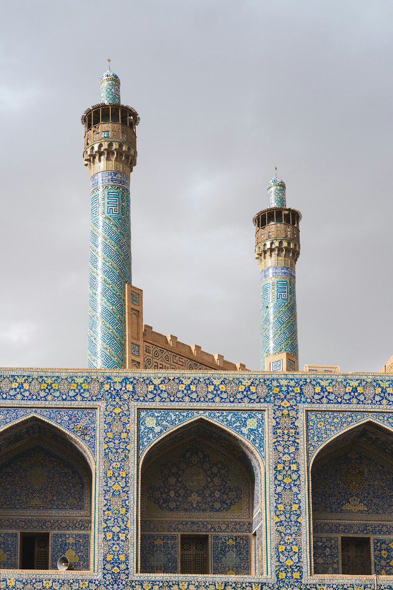 menavisualss's tweet image. A beautiful Mosque in Isfahan, showing Islamic art at its finest.