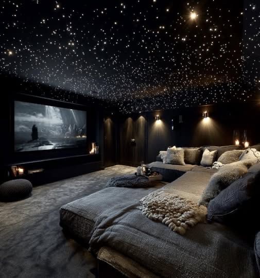 HOUSEPORN___'s tweet image. I would literally never see the sunlight again if I had this room