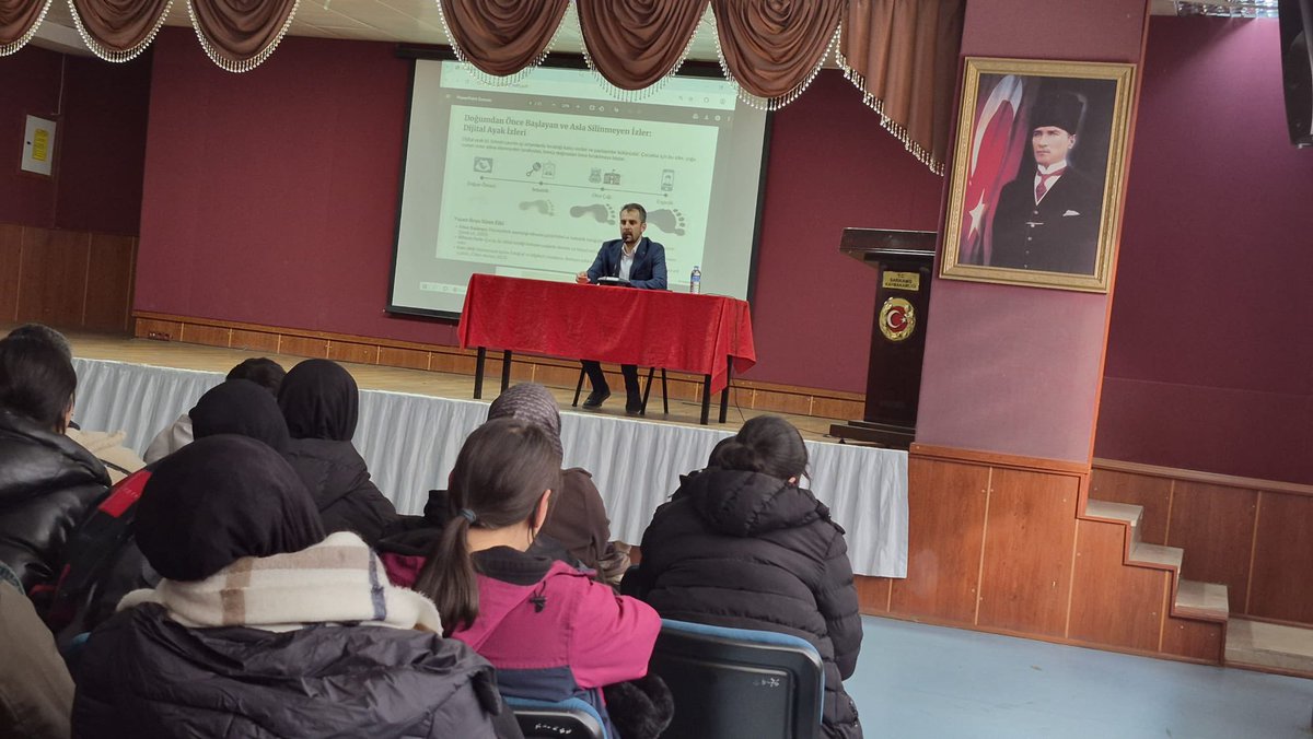 saityildirimerz's tweet photo. Sarıkamış Milli Eğitim Müdürlüğüne bağlı lise son sınıf öğrencilerine yönelik Teknoloji Bağımlılığı ve Dijital Ayak İzi söyleşimizden. Pırıl pırıl gençlerimizin bahtları açık olsun.
#sarıkamış https://t.co/W417AR76jm