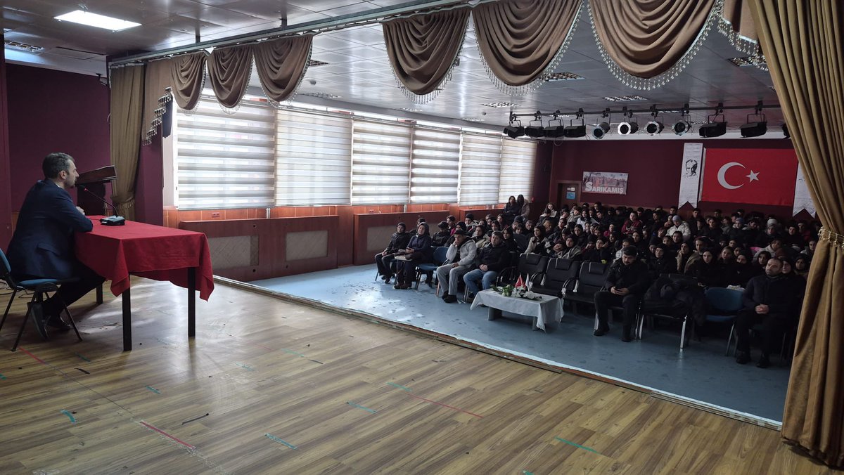 saityildirimerz's tweet photo. Sarıkamış Milli Eğitim Müdürlüğüne bağlı lise son sınıf öğrencilerine yönelik Teknoloji Bağımlılığı ve Dijital Ayak İzi söyleşimizden. Pırıl pırıl gençlerimizin bahtları açık olsun.
#sarıkamış https://t.co/W417AR76jm