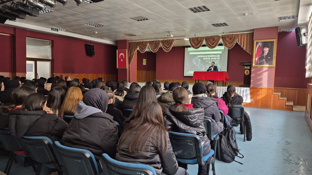 saityildirimerz's tweet photo. Sarıkamış Milli Eğitim Müdürlüğüne bağlı lise son sınıf öğrencilerine yönelik Teknoloji Bağımlılığı ve Dijital Ayak İzi söyleşimizden. Pırıl pırıl gençlerimizin bahtları açık olsun.
#sarıkamış https://t.co/W417AR76jm