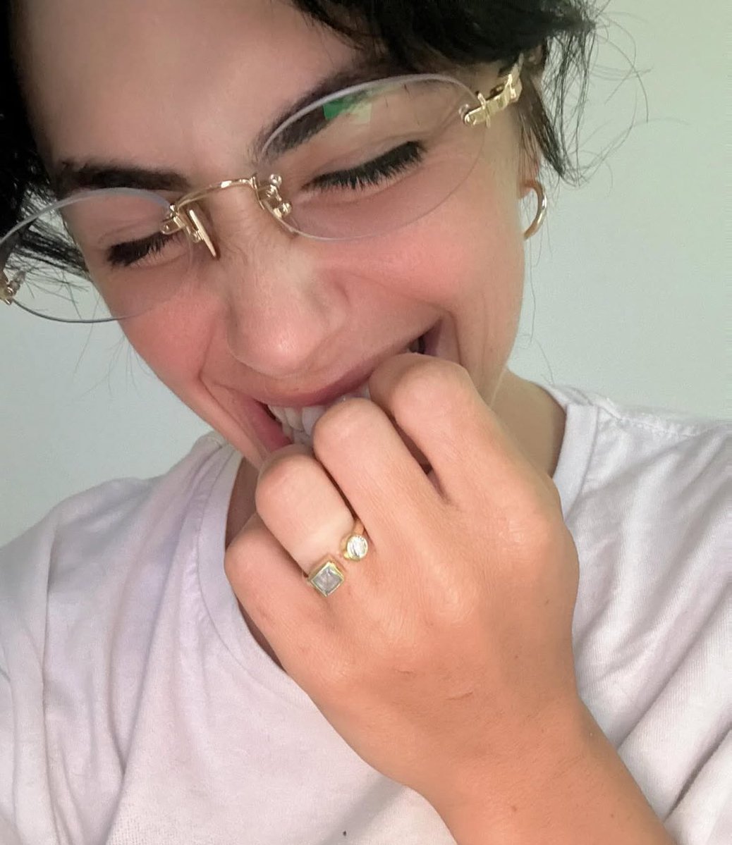 che está re lindo el anillo y es MUY lali, felicito a mi amigo pedro por su excelente elección 🥺🥺🥺