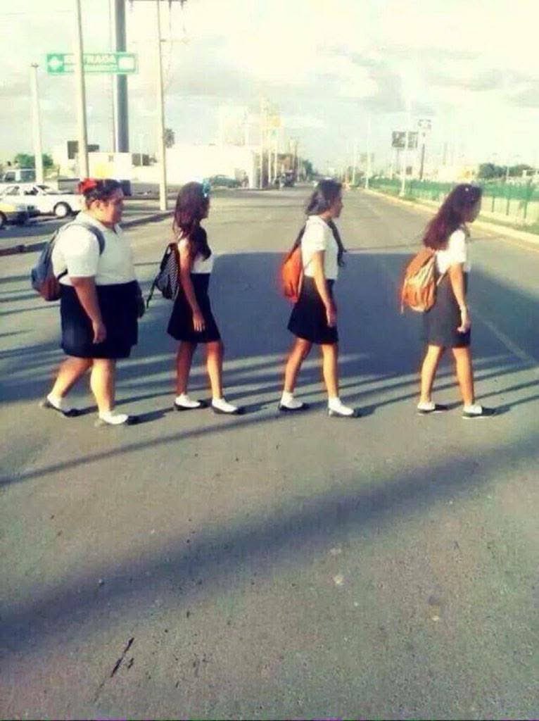 RickVL20's tweet image. Como cuando intentás imitar a los Beatles y terminàs jugando PAC-MAN: