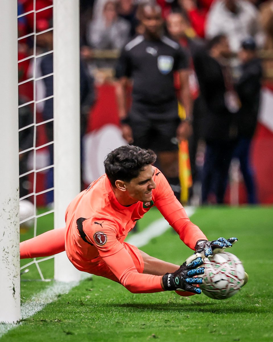 brfootball's tweet image. Two saves in the penalty shootout. 

Bono is Morocco's hero once again 🧤