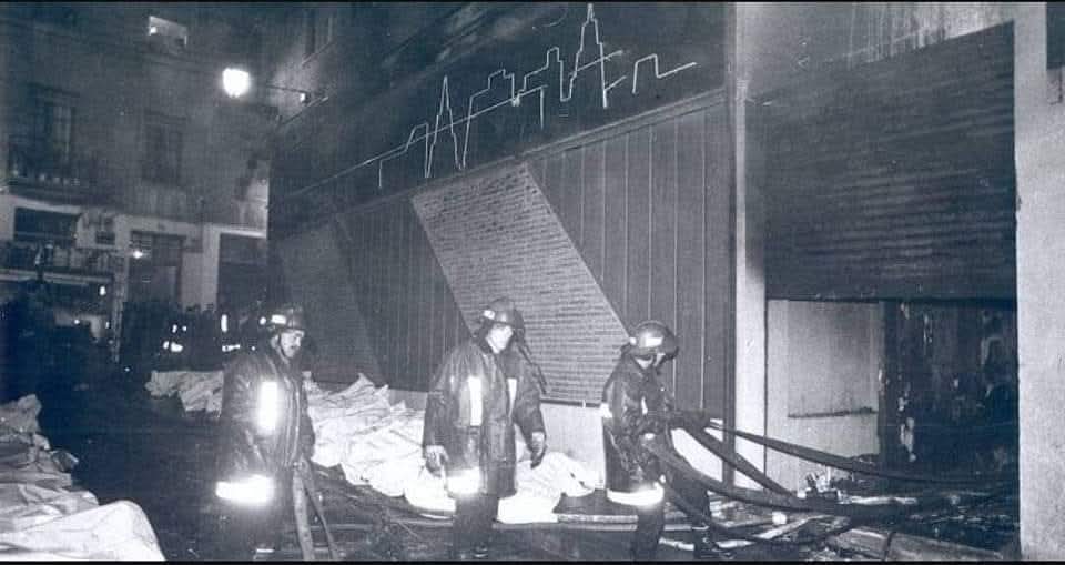 IN MEMORIAM
Ayer se cumplieron 36 años de esta gran tragedia, acaecida en la discoteca Flying de Zaragoza.
Vayan estas palabras, en recuerdo de las víctimas.
(14/01/1990)
😔😔😔😔😔