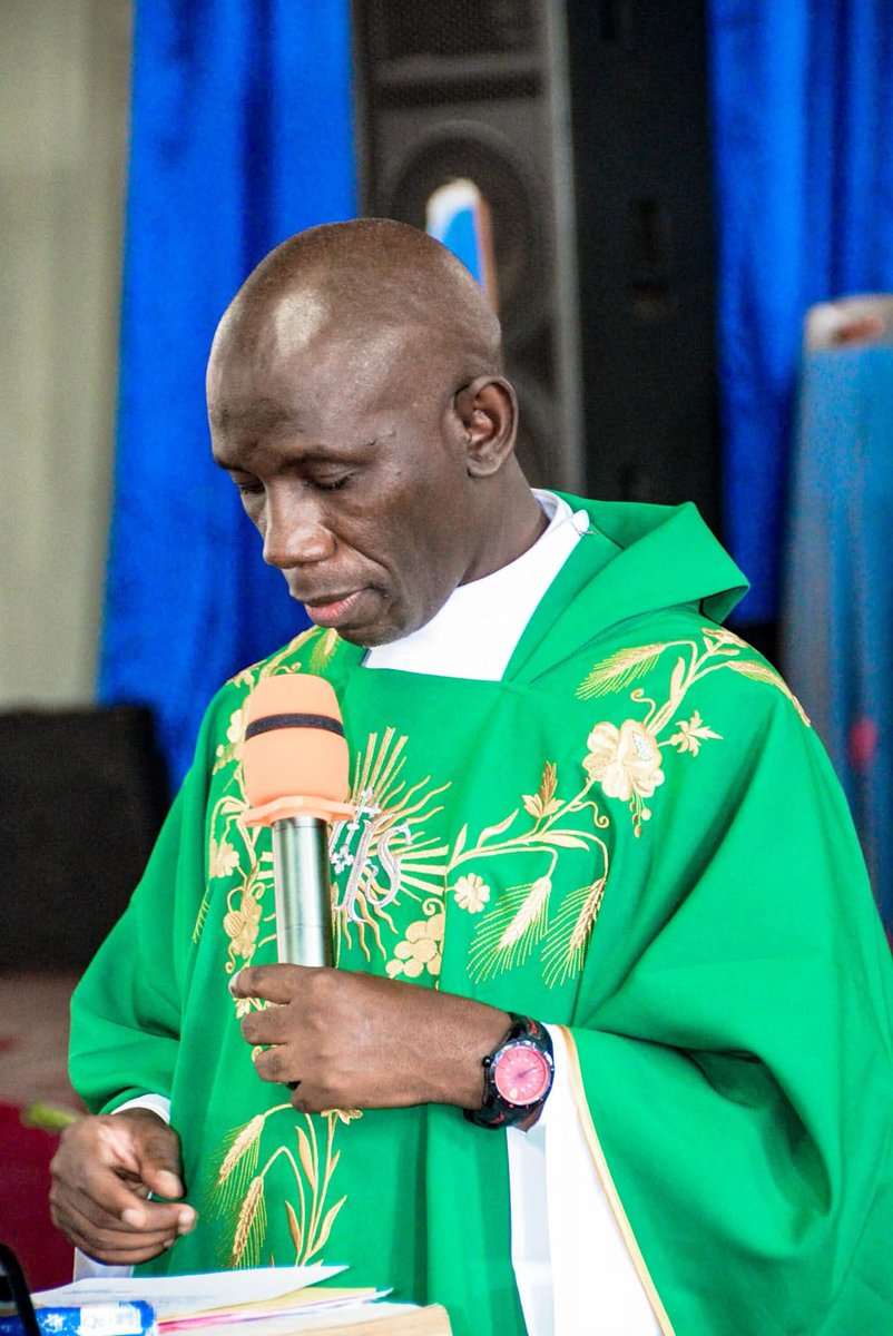 Ce matin, prie 
Seigneur, puisque l'Arche est dans le camp
Entoure ma vie de joie et de chants 
Mais libère-moi de l'incohérence
Qui me fait porter l'Arche sans alliance 
Pour l'honneur de Ton Grand Nom 
Donne-moi de battre tous mes démons