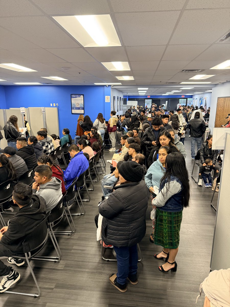 ConsGTNashville's tweet image. EL CONSULADO GENERAL DE GUATEMALA EN NASHVILLE, TN, llevó a cabo este sábado 10 de Enero 2026, la jornada de SABADO CONSULAR, atendiendo 223 personas con servicios consulares de documentación, protección, y Registro Civil. 
#GuatemalaCercaDeTi  #MINEX