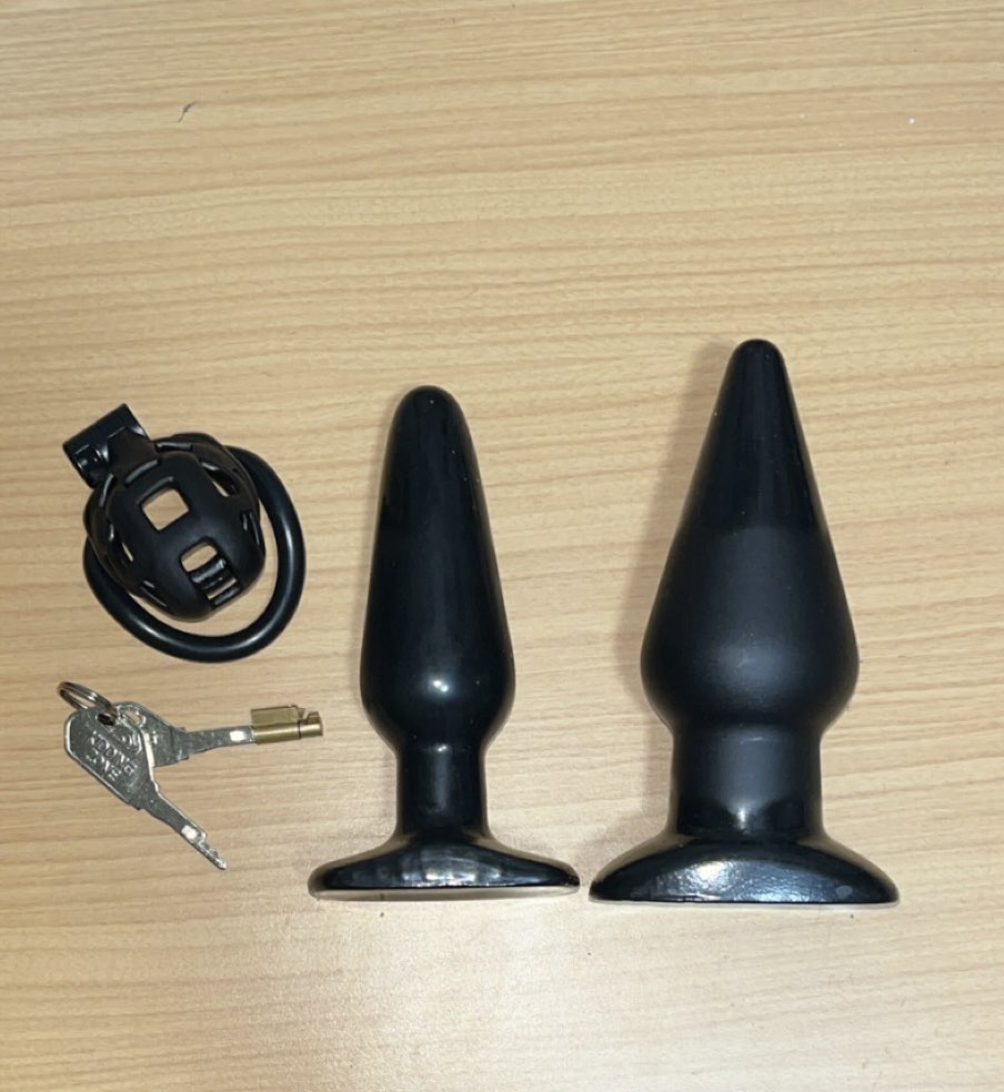 Been wearing the smaller plug a lot, working my way up to the bigger one 🫣#plugged posting every day of 2026 (day 14/365) #gay #kink #himbo