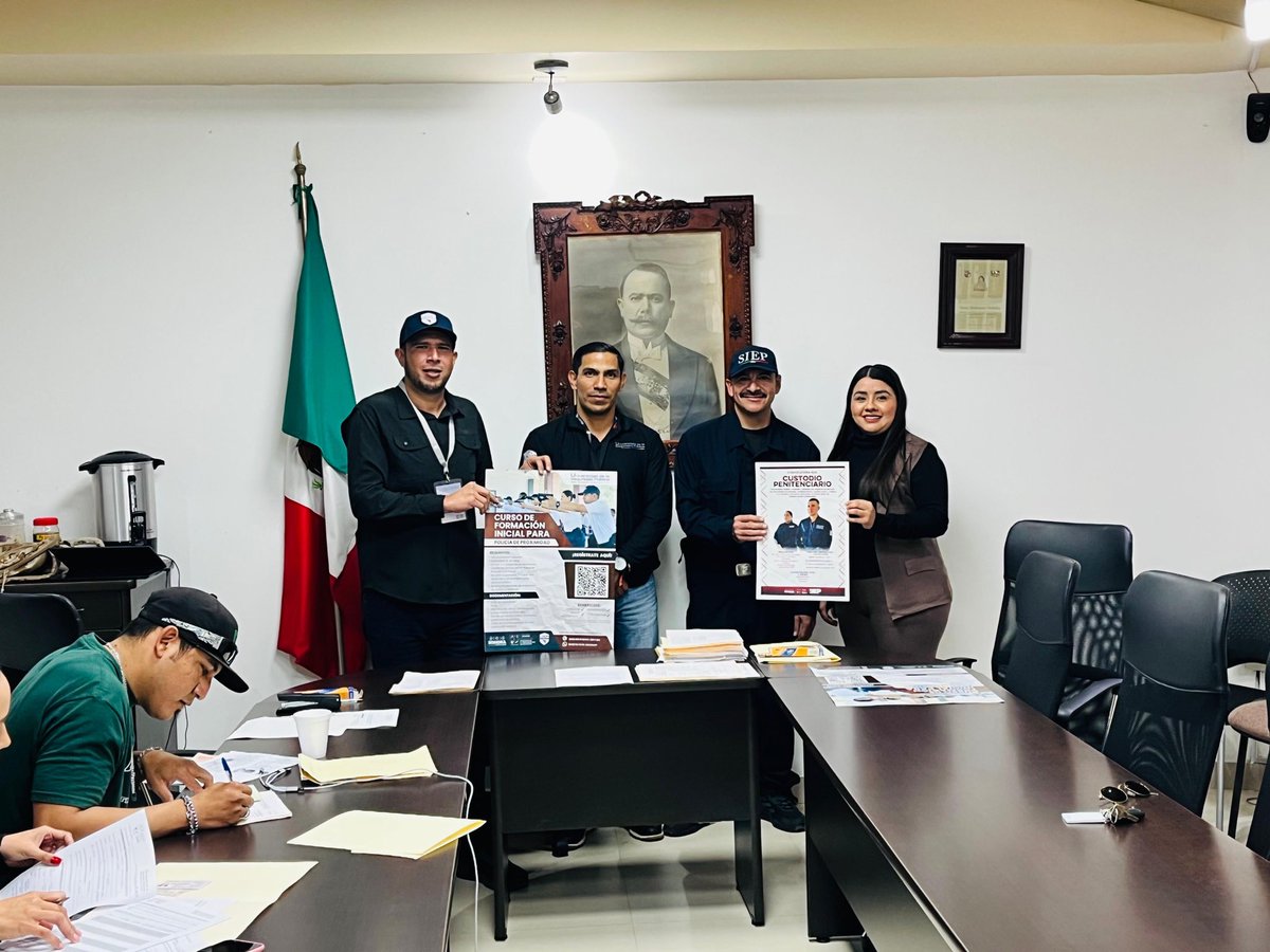 DrElliothRomero's tweet image. Así nos está yendo hoy en el Palacio Municipal de Huatabampo 🙌
Gran interés de jóvenes y ciudadanos en formar parte de la seguridad pública.
Gracias por la confianza.
📸 Evidencia 👇
#Reclutamiento #Huatabampo #FormaciónPolicial #Seguridad
