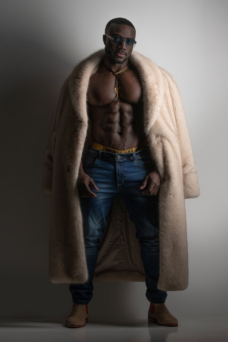 BARABASMEN's tweet image. Make a bold entrance in the Flitterbreeze Fur Long Coat.
🔥 15%–30% OFF 
📏S–6XL
Shop now at barabasmen.com

#BarabasMen #MensLuxury #StatementCoat #WinterStyle #FashionForward