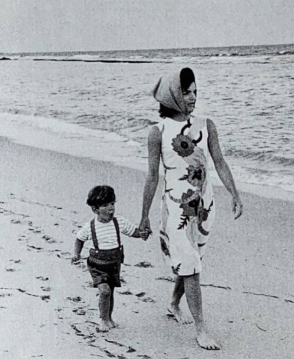 melcole200's tweet image. The salt in our blood is the same percentage as the sea. 🌊

The oceans flow outside of us, &amp;amp; yet it’s signature is written within us. When you walk by the ocean, you are walking beside a reflection of yours and the ONE who made it all.

In Him all things hold together. Col 1:17