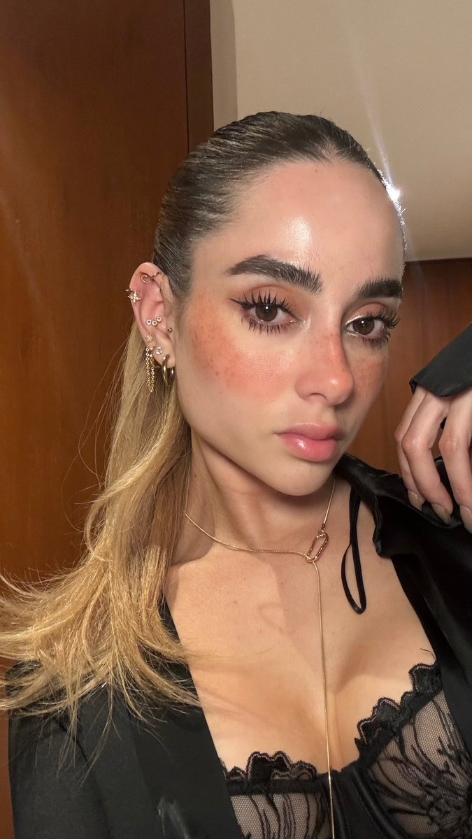 sindykiu's tweet image. Holaaa, ya volví jsjaja.
Sígueme en insta, tqm ok.