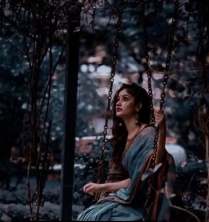 «المقبلة لو هي بعد عشرة سنين
أقرب من اللي فايته قبل ساعة»

أحب هذا البيت وأردده كثيرًا..
امضِ يا إنسان وسلّم لله، والله أن الدروب واسعة، والفرص متوافرة، والغنيمة تؤتى للحذق، واللذة لمن لم يتعلق، وتوكّل والله يكفيك ويغنيك ويهديك سواء السبيل…
 #حبيت_أقول
#كلام_من_القلب