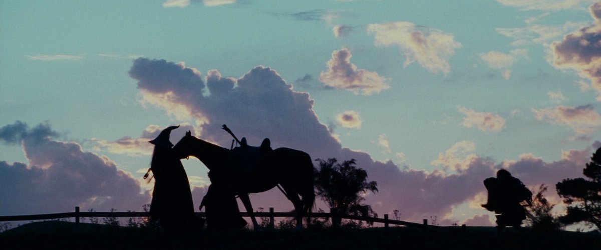 CultureCrave's tweet image. The extended editions of 'The Lord of the Rings' trilogy have already grossed over $5M in domestic pre-sales 💰

They’re re-releasing in theaters this weekend to celebrate the 25th anniversary of the first film ⚔️