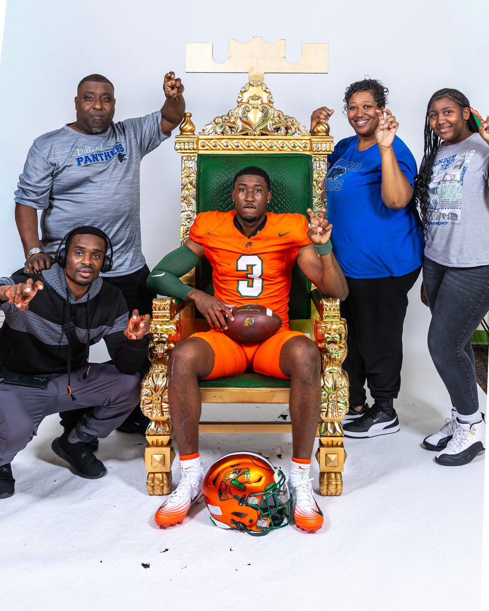 JAMES HAYES ✞ tweet media