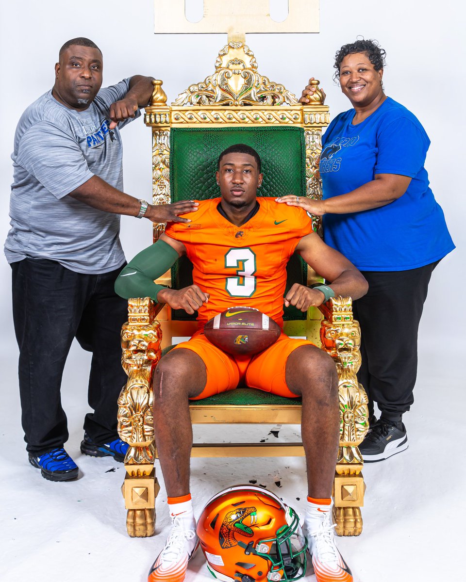 JAMES HAYES ✞ tweet media