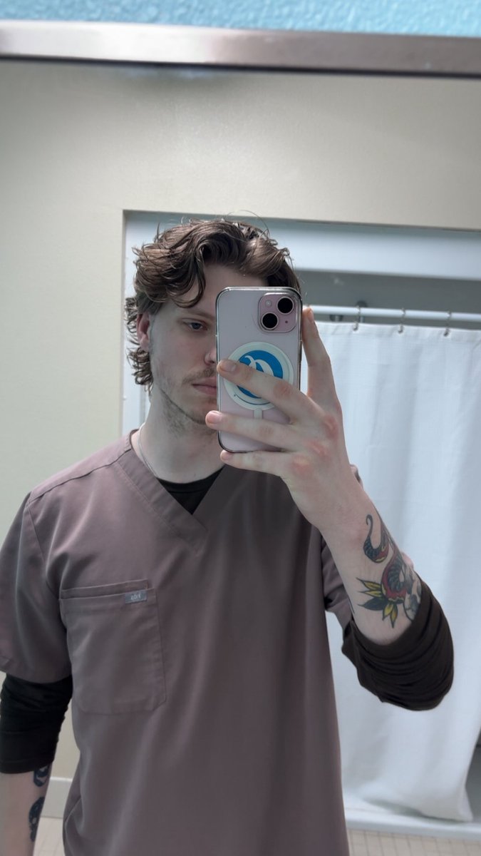 EmeraldCrypt's tweet image. Brown scrubs with the light chocolate field-jaxx today. @trvisXX