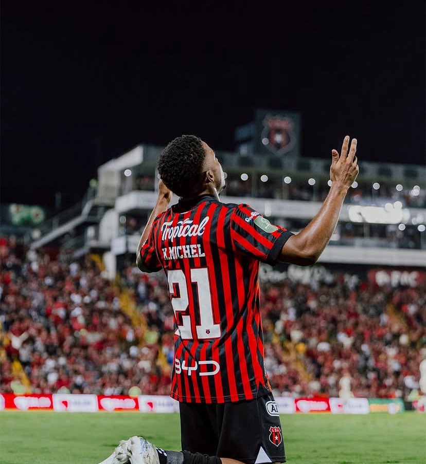 manudoprime's tweet image. Alajuelense es el club que más jugadores exportó en Centroamérica en los últimos cuatro años, con $11 millones recibidos por ventas al exterior. ❤️🖤🦁