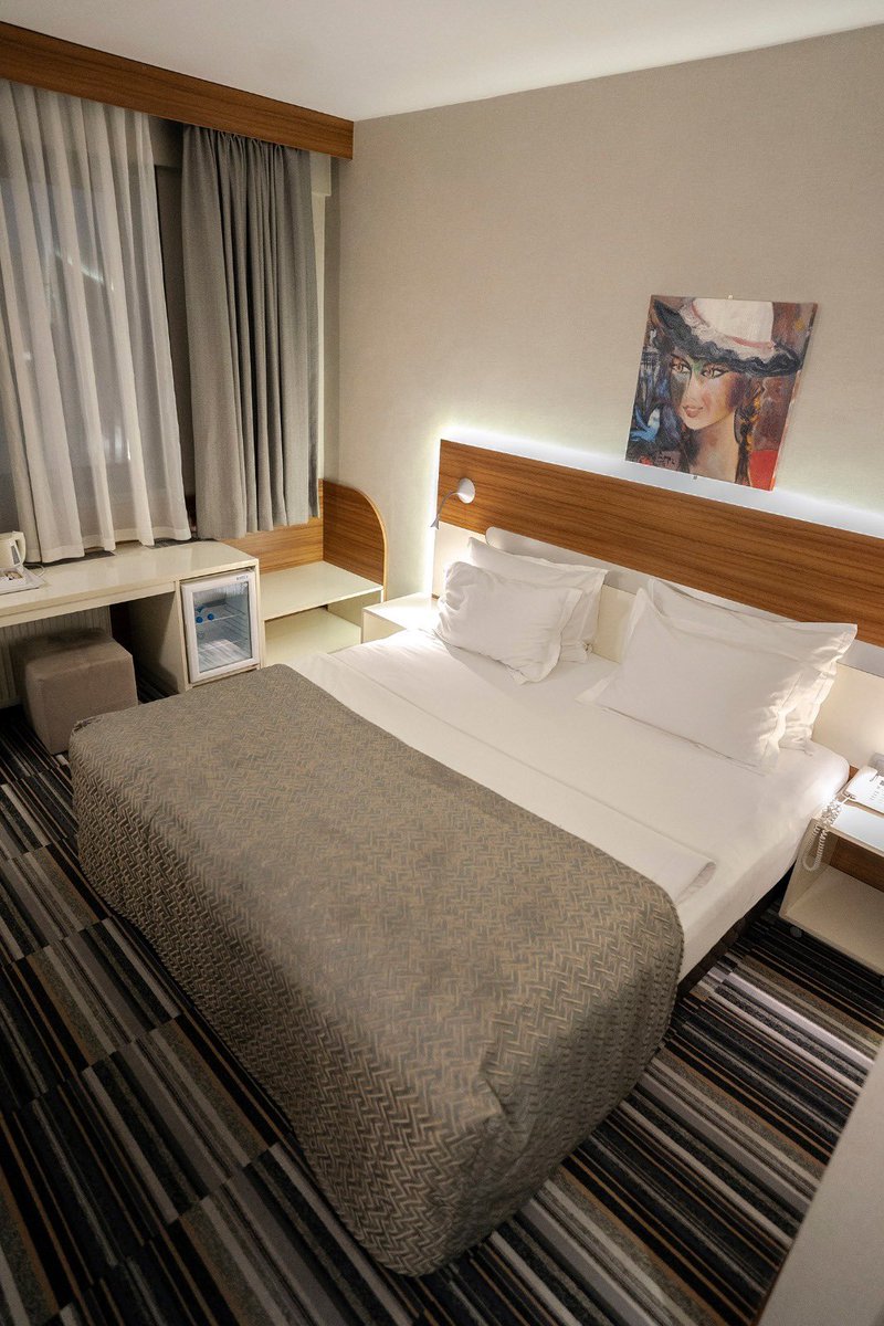 A calm space designed for comfort and simplicity.

Clean lines, warm tones, and a restful atmosphere — everything you need for a pleasant stay in the heart of Ankara.

At Mimi Hotel Ankara, we believe true comfort lies in thoughtful details.

mimiankara.com