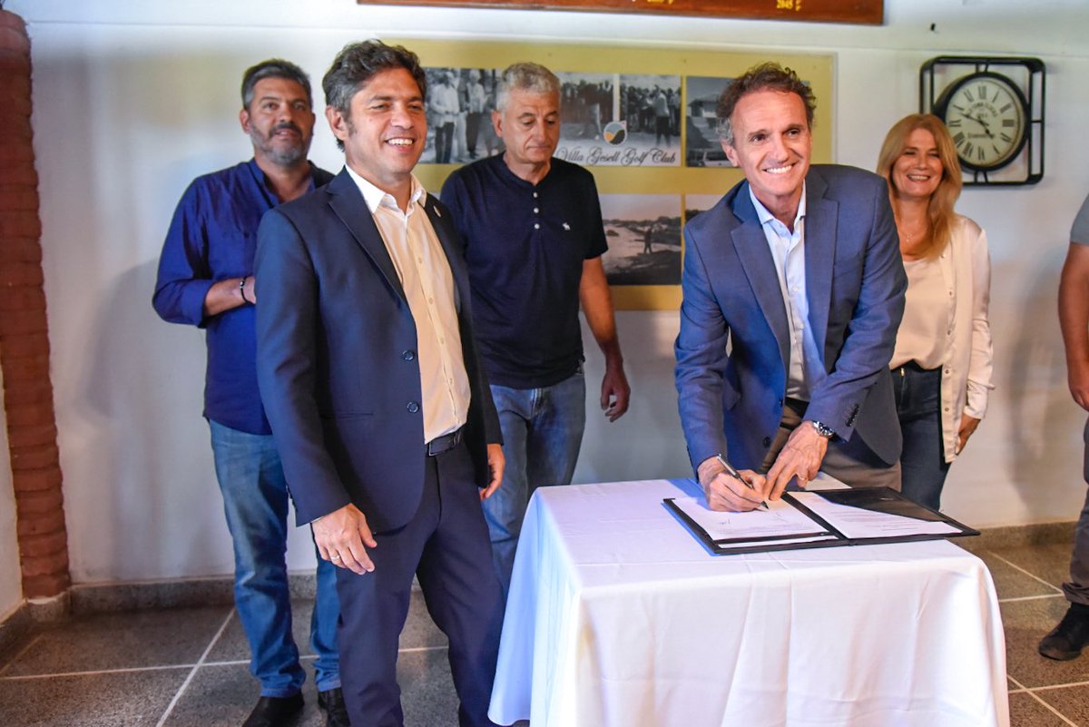 gkatopodis's tweet image. Hoy firmamos la adjudicación para finalizar la primera etapa del Hospital Subzonal Carlos Idaho de Villa Gesell.

Se intervendrán 20.250 m² para poner en funcionamiento los servicios de planta baja con área de emergencia, guardia, sector de diagnóstico y tratamiento, y…