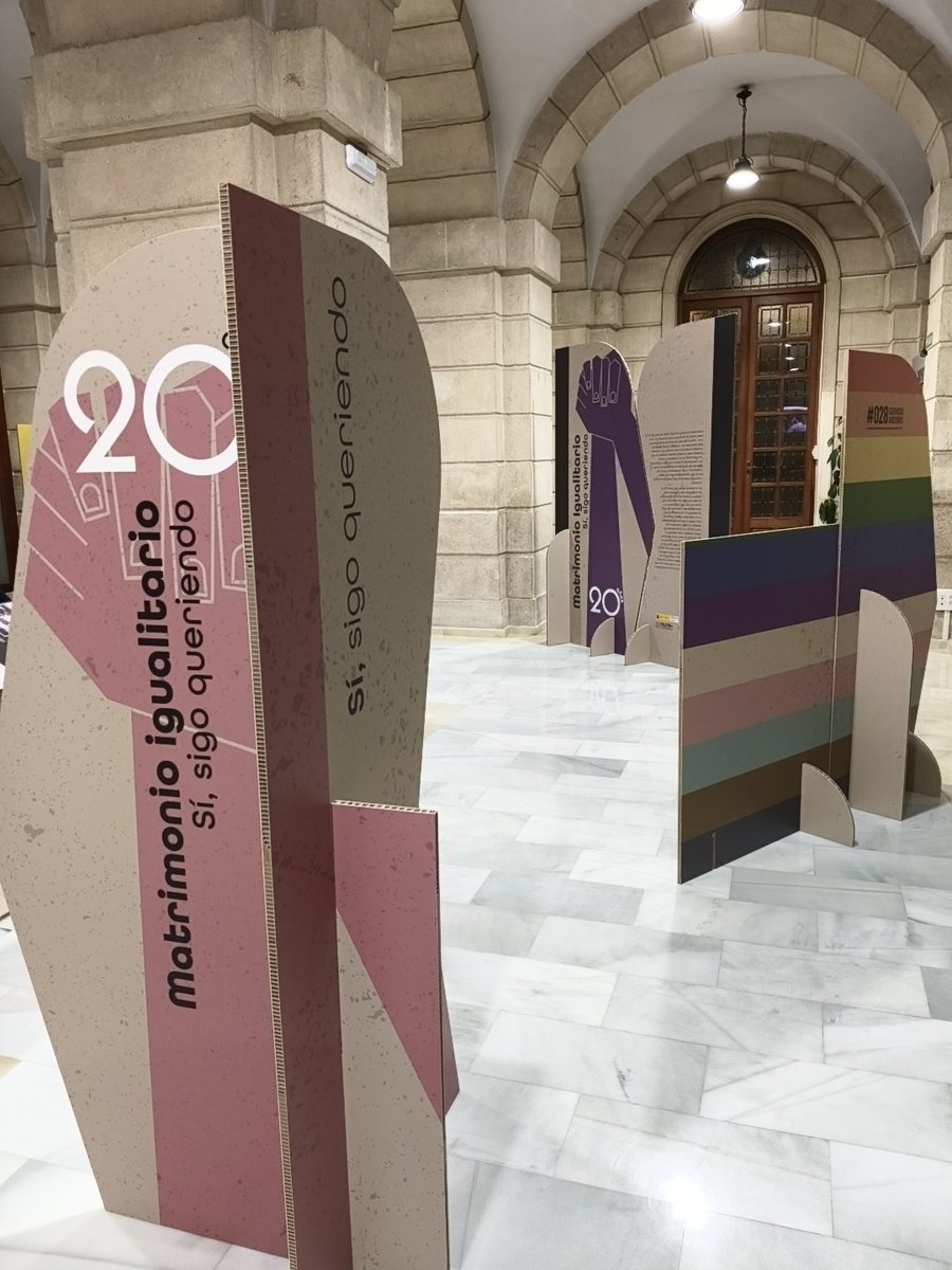 CLGS_SAFOR's tweet image. Ja podeu visitar l'exposició 20 ANYS DE MATRIMONI IGUALITARI a Espanya. 
En ella es fa un recorregut pels principals esdeveniments històrics de l'activisme LGTBIQ+ des dels ANYS 70 fins el dia de hui, posant l'accent en l'aprovació de la llei del matrimoni igualitari.