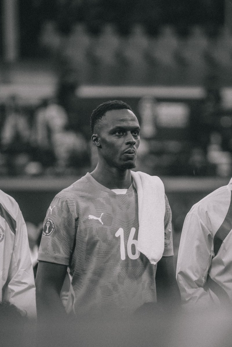 EYES FORWARD 
ONE STEP LEFT