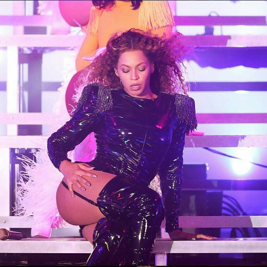 yoncewhale's tweet image. this outfit was so simple yet so cunt and sexy😮‍💨