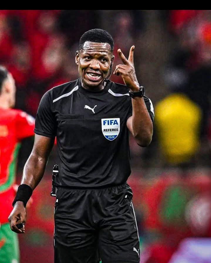ShabanMo9's tweet photo. 🇬🇭 Ghanaian referee Daniel Laryea — top class 🔝🔥💫 https://t.co/EXKQVuwvDp