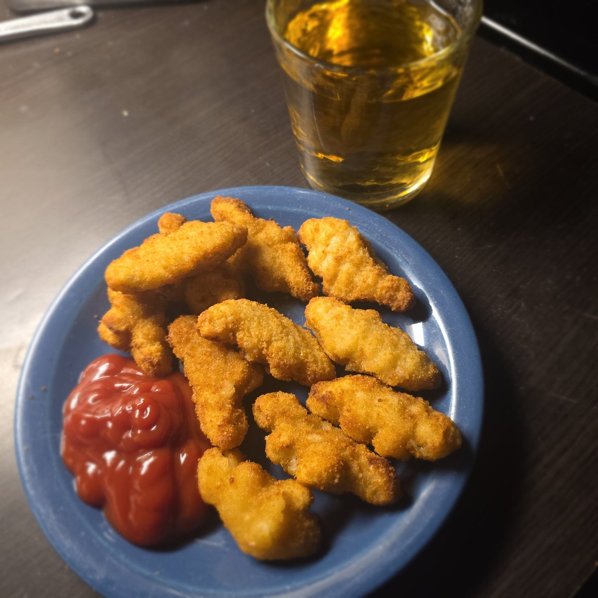 lisa_mactv's tweet image. Excuse me while I go eat my dino nuggies and drink my apple juice.   #iamfive #comfortfood