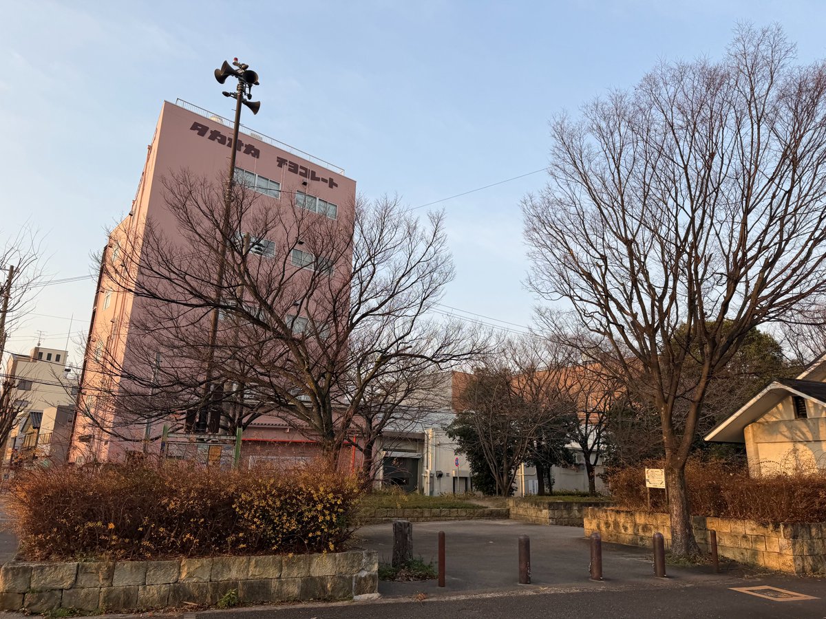 おはようタカオカ🍫高い岡の上から失礼いたします！ もくもくと仕事に励むよ木曜日！今日はウィキペディアの日。2001年1月15日にジミー・ウェールズとラリー・サンガーが創設した誰でも編集できる無料の百科事典サイトとして世界300言語以上で展開。弊社のページがない  ...