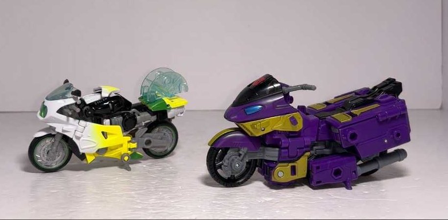 TFHypeGuy's tweet image. AOTP Sideways in hand Images!

Got some in hand shots thanks to Toys Are Russ on YouTube!

Unfortunately, not feeling this guy, hope others enjoy him!