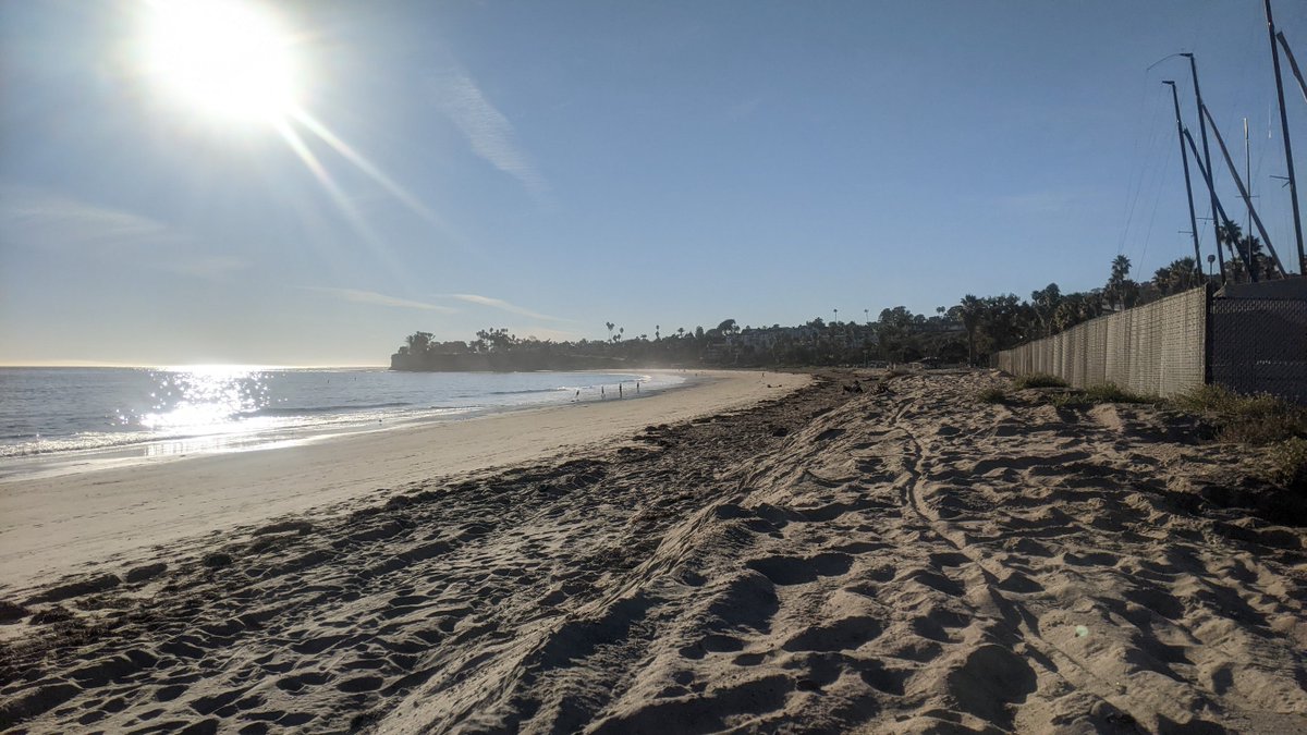 cmansb2's tweet photo. @FirePhotoGirl On the beach in Santa Barbara in January, $4 gallon gas is worth it. https://t.co/ITCifgUzBc