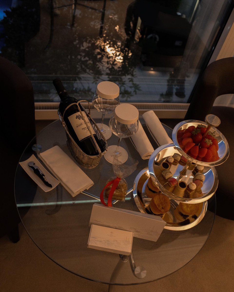 procm22's tweet image. Has everyone finished their work for today?😌