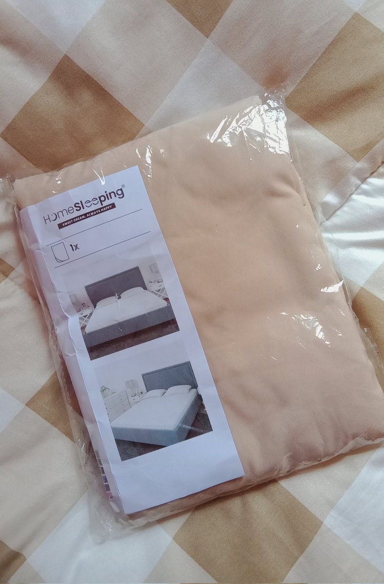 pindsf's tweet image. in this ECONOMY.... sprei satu set cuman 60rb-an

my sleep is getting better and better 🥹🫶🏻