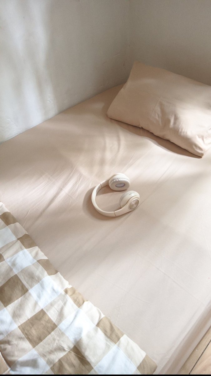 pindsf's tweet image. in this ECONOMY.... sprei satu set cuman 60rb-an

my sleep is getting better and better 🥹🫶🏻