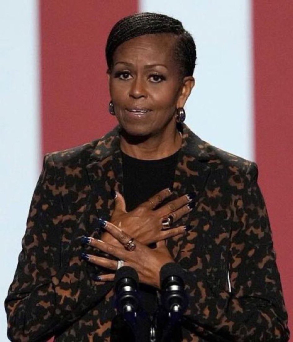 AVGirl4Life's tweet image. Who is the HOTTER First Lady?

1. Melania Trump
2. Michael Obama