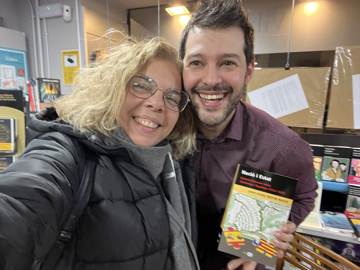 Presentació de diferents llibres de Josep Vicenç Mestre Nogué a la llibreia Viladrich 2. Ha estat un plaer assistir i apart de passarmeu molt bé, he aprés molt. Un plaer escoltar-lo!!