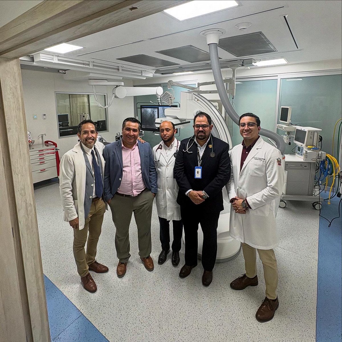 AmbrizMau's tweet photo. Después de un gran trabajo en equipo, hoy inauguramos las remodelaciones de dos áreas prioritarias en el Antiguo @HospitalCivil: el área de alta especialidad de Cardiología y el área de Psiquiatría/Paidopsiquiatría.

@udg_oficial @GobiernoJalisco @PabloLemusN @DraMaElenaGlez https://t.co/PWLxh5e7zk