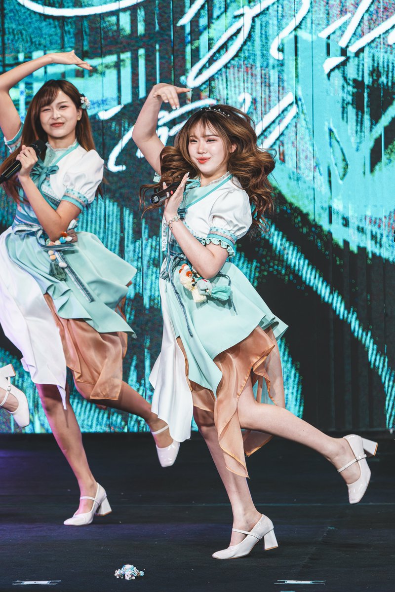 SkipWorkfor48TH's tweet image. CGM48 @ MBK [2026-01-11] (PLOEN Part)

ท่าเต้น ได้ไหม ถ่ายเป็นภาพนิ่งมีท่าสวยๆเยอะเลย
ชุดก็สวย (ค่อยสมกับเป็นชุด CGM หน่อย) คนใส่ก็น่ารัก
แล้วเป็น blocking 12 คนเลยดูทรงพลังกว่าแบบ 6 คนด้วย

อัลบั้ม
tinyurl.com/y3d84zfd

#PloenCGM48
#CGM48