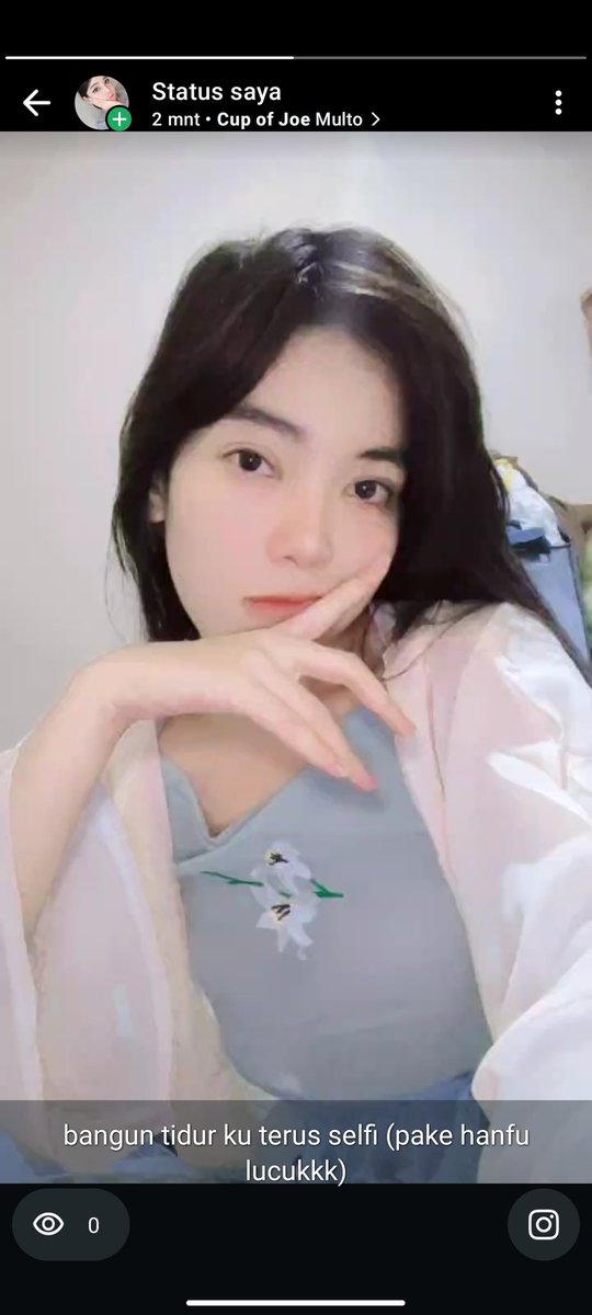 dipikir2 lucu juga story wa gw, muka sunda, baju cina, lagu pilipin😵 tadinya mau pake caption jepang sama makeup korea biar jadi mancanegara😃