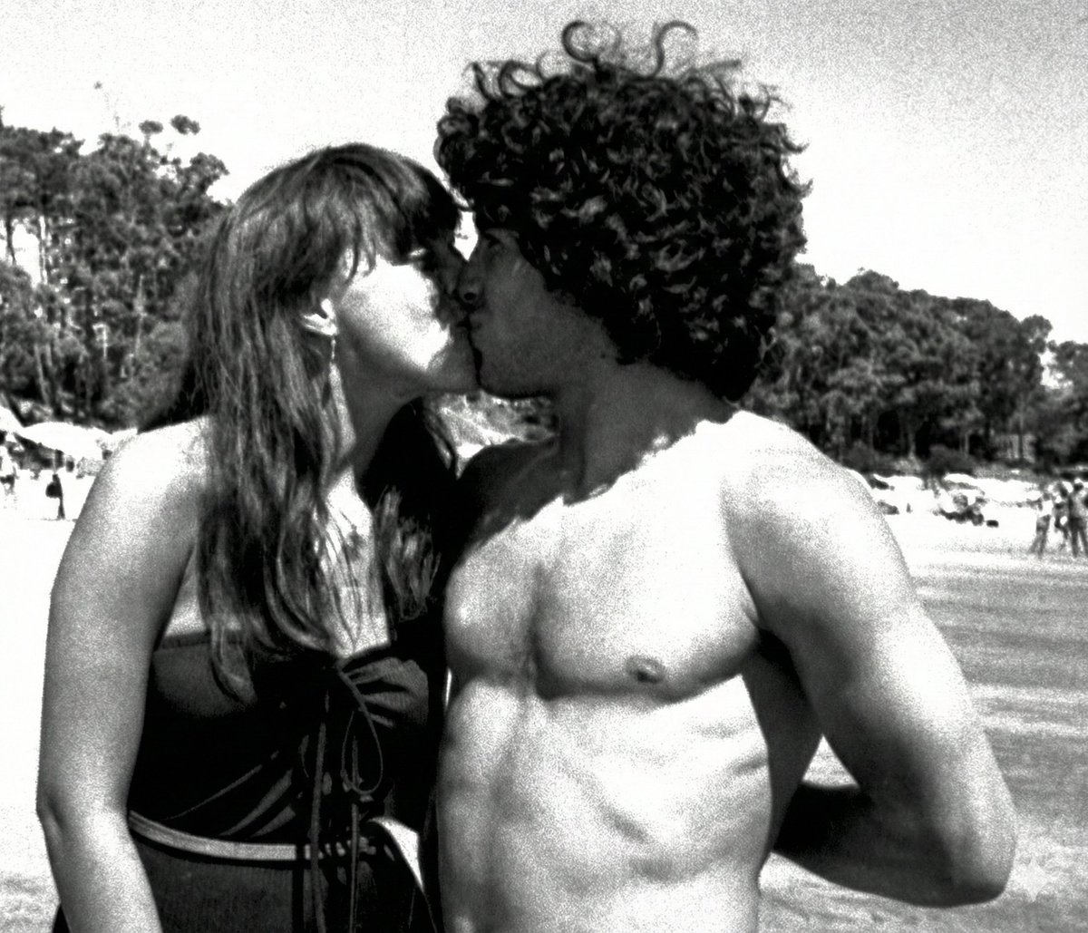 sale chape a Claudia en la playa