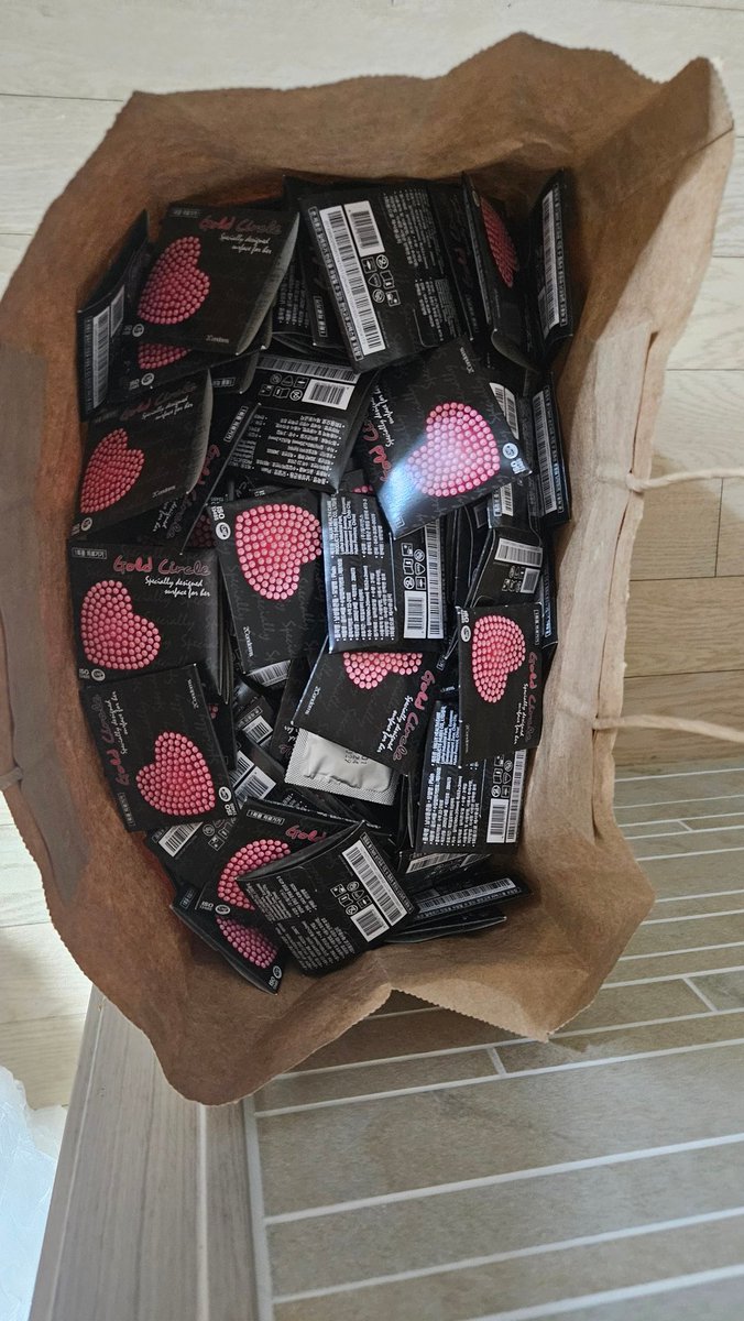 #성인용품 #부부 #기구플 #딜도

이거 너무많아서그러는데 어떻게 처분을해야할까요...? 당근에 올려야하나..?? 횩시필요하신분..?