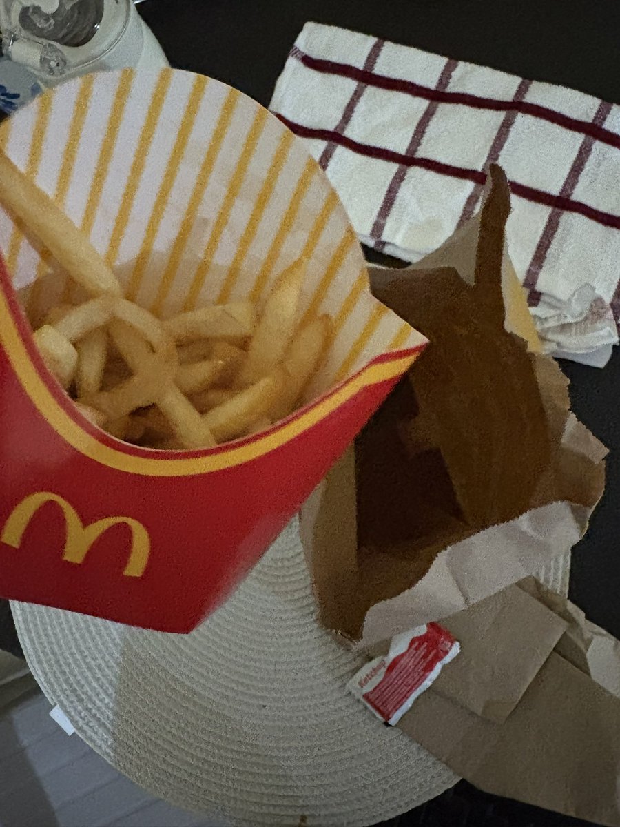 jatg00's tweet photo. En qué momento esto es papas agrandadas!!!??? 😭😭
@McGuate @McGuate @McGuate 😡😡😡 https://t.co/tGixj37IpB