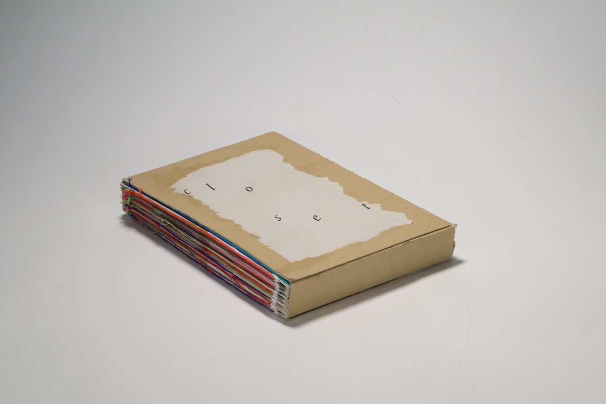 je_suis_mck's tweet image. 大学の課題で、みんなで書いた文章を本にしました
closet、ぎっしり詰まったクローゼットから服を一着選びとるみたいな